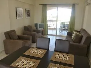 Royal Seacrest Apartment *