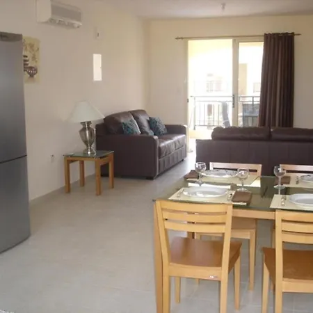 Royal Seacrest Apartment *