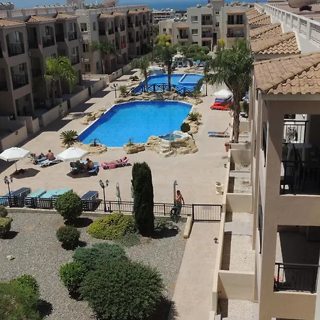 Royal Seacrest Apartment *